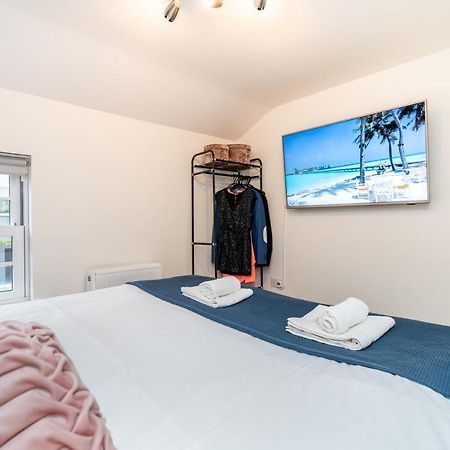 Town Center Apartment With 55” Smart Tv+Netflix Андовер Екстер'єр фото